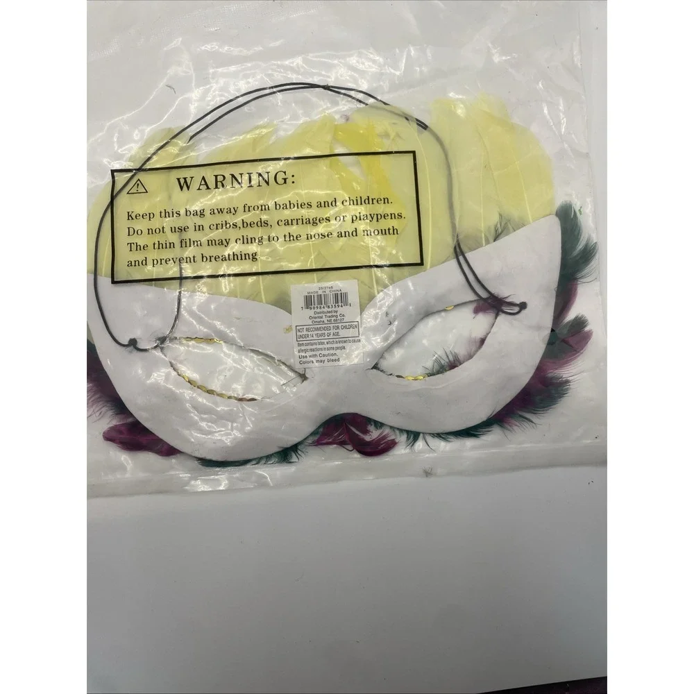 a‎ Mardi Gras feather masquerade mask